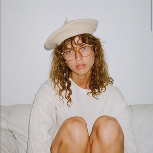 Final price Lack of color Beret beige/ cream